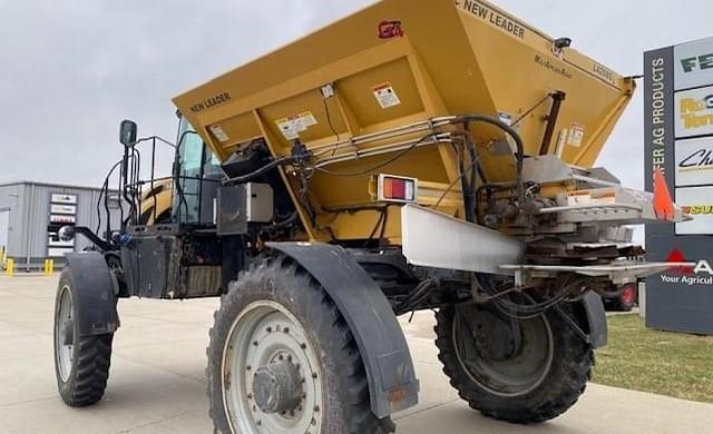 Image of RoGator RG1100 equipment image 1