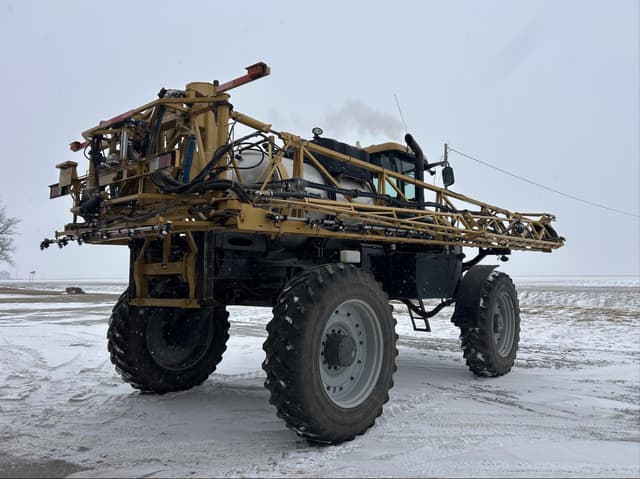 Image of RoGator RG1100 equipment image 4