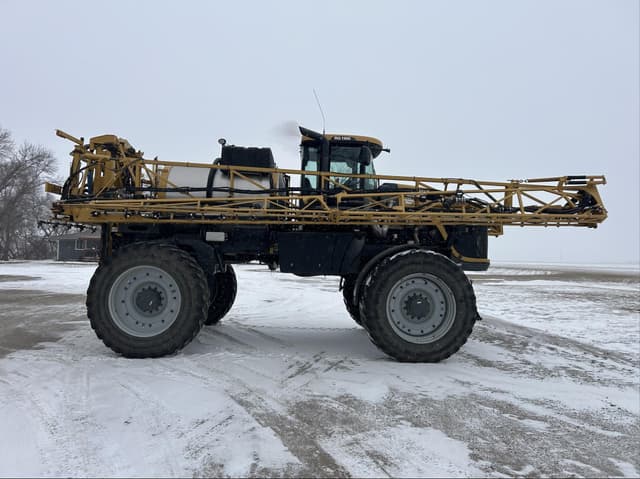 Image of RoGator RG1100 equipment image 3