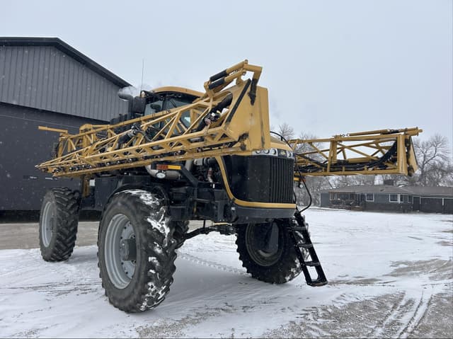 Image of RoGator RG1100 equipment image 2