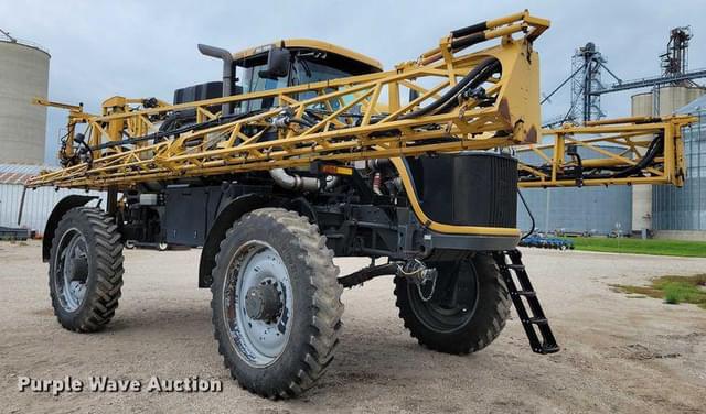Image of RoGator RG1100 equipment image 2