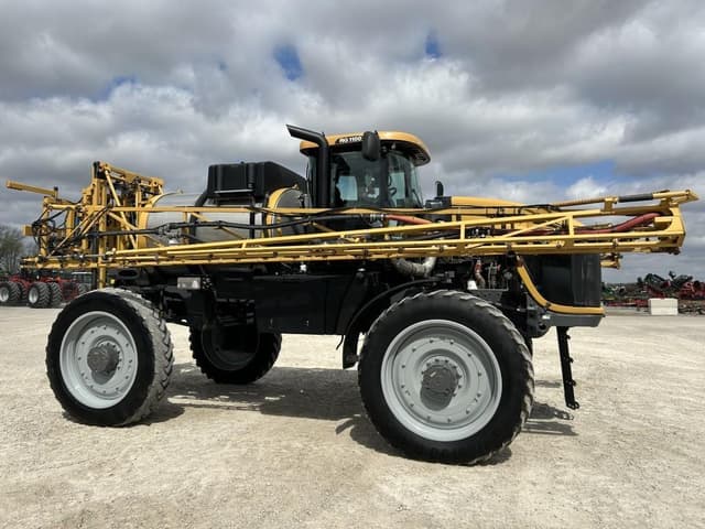 Image of RoGator RG1100 equipment image 1