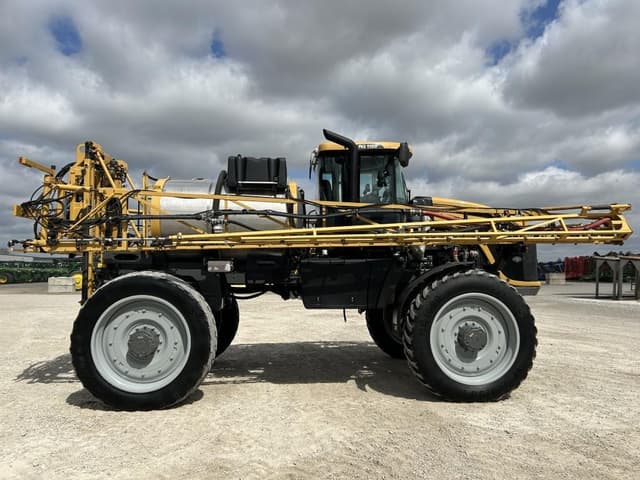 Image of RoGator RG1100 equipment image 3