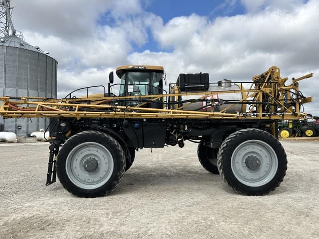 Image of RoGator RG1100 equipment image 2