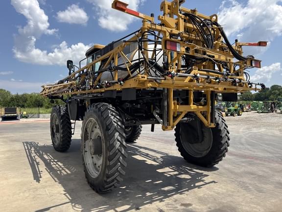 Image of RoGator RG1100 equipment image 2