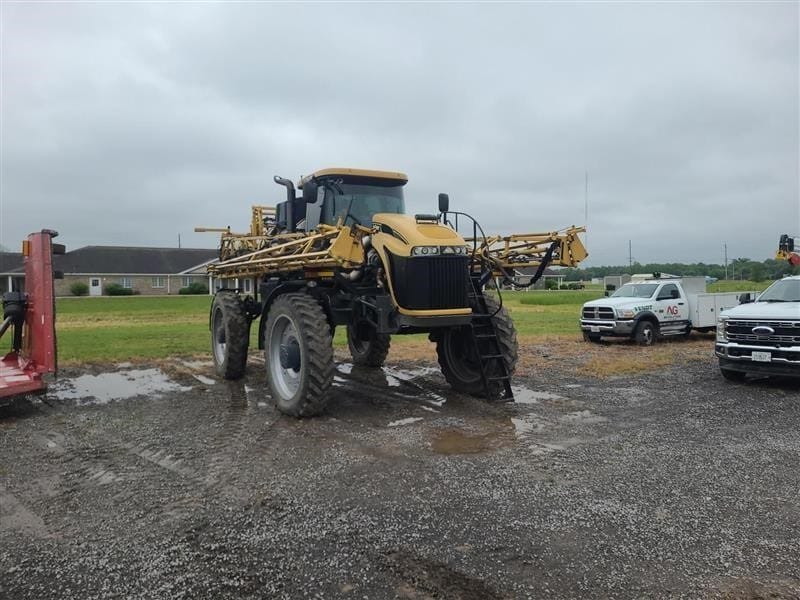 2012 RoGator RG1100B Equipment Image0