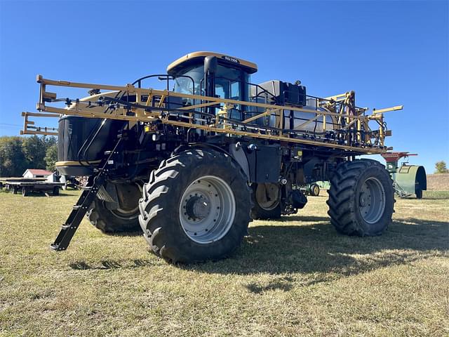 Image of RoGator RG1100 equipment image 1