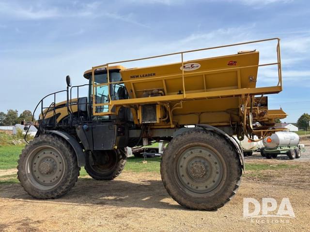Image of RoGator RG1100 equipment image 2