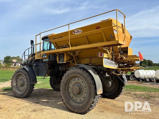 Image of RoGator RG1100 equipment image 3