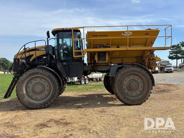 Image of RoGator RG1100 equipment image 1