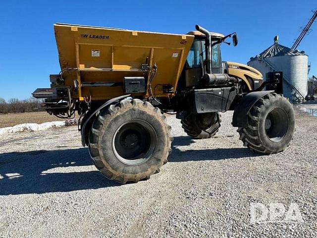 Image of RoGator RG1100 equipment image 3