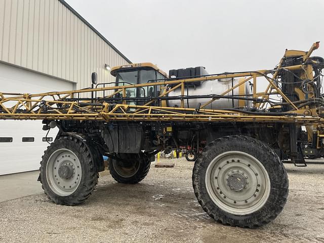 Image of RoGator RG1100 equipment image 1