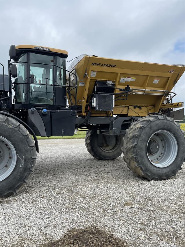 Image of RoGator RG1100 equipment image 1