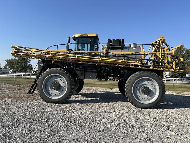 Image of RoGator RG1100 equipment image 1