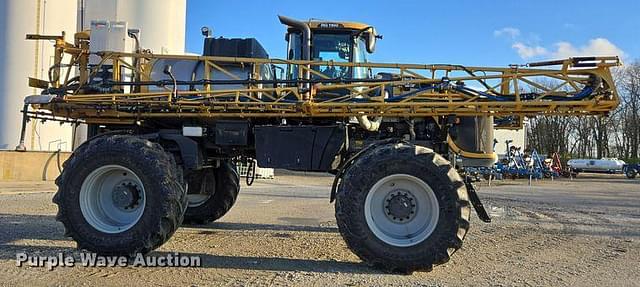 Image of RoGator RG1100 equipment image 3