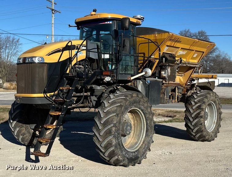 2012 RoGator RG1100 Equipment Image0