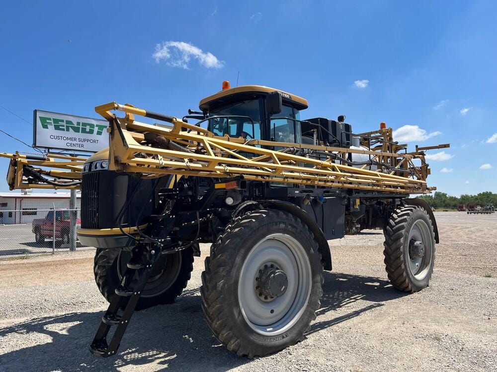 2012 RoGator RG1100C Equipment Image0