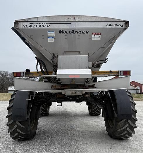Image of RoGator RG1300 equipment image 3