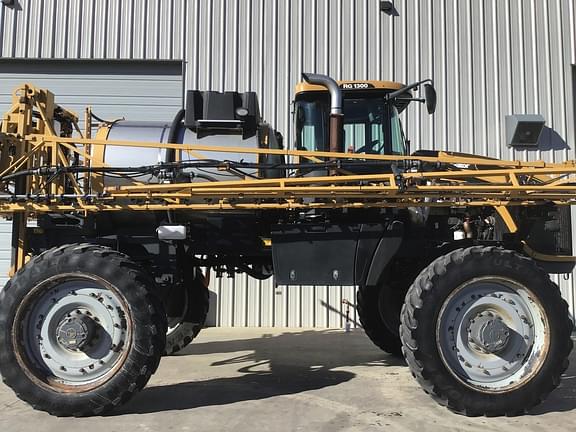 Image of RoGator RG1300 equipment image 4