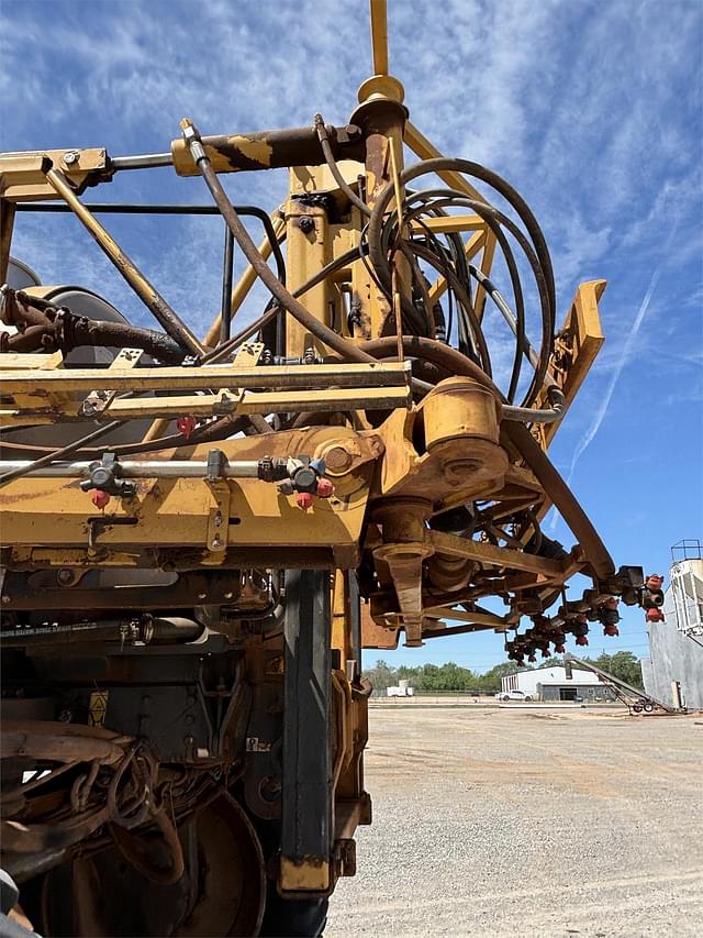 Image of RoGator RG1300 equipment image 4