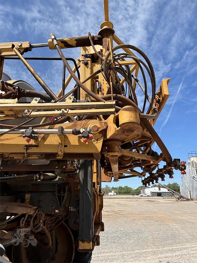 Image of RoGator RG1300 equipment image 4