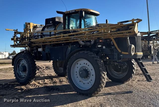 Image of RoGator RG1300 equipment image 2