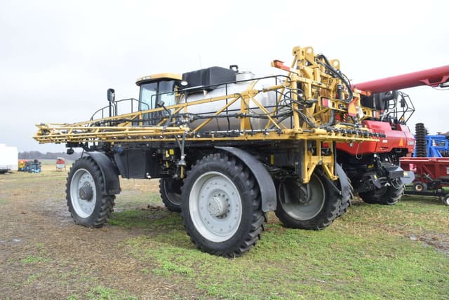 Image of RoGator RG1300 equipment image 3