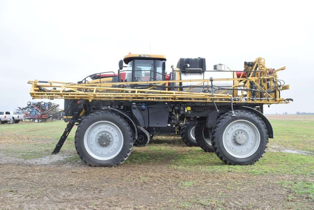 Image of RoGator RG1300 equipment image 2