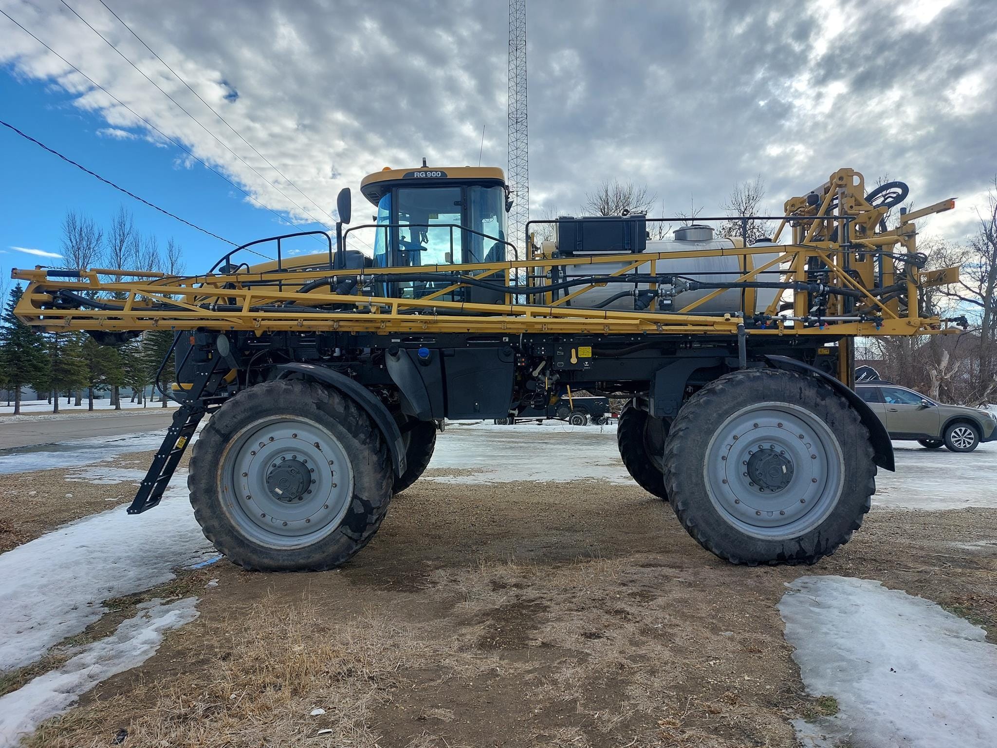 2012 RoGator RG900 Equipment Image0