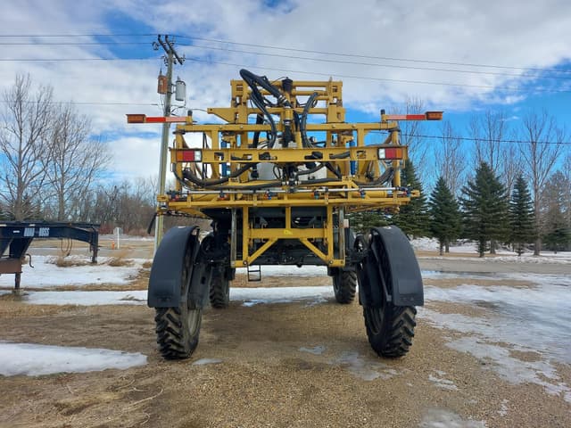 Image of RoGator RG900 equipment image 1