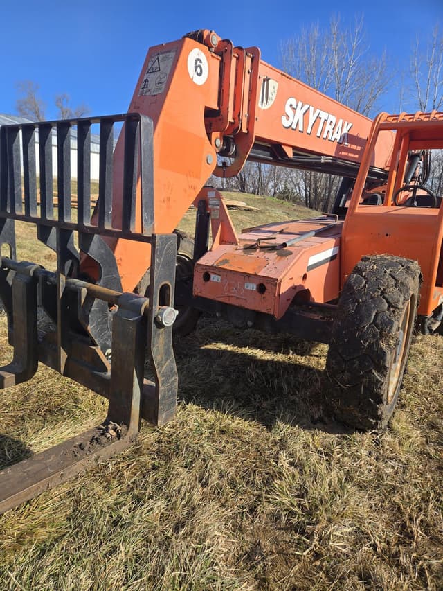 Image of Skytrak 6042 equipment image 1