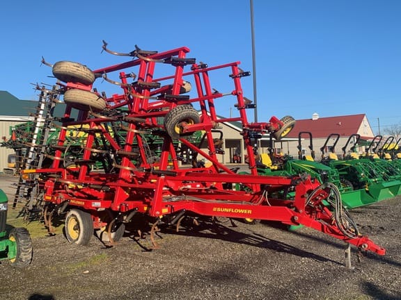 2012 Sunflower 5035 Equipment Image0