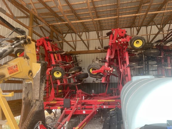 2012 Sunflower 5056 Equipment Image0
