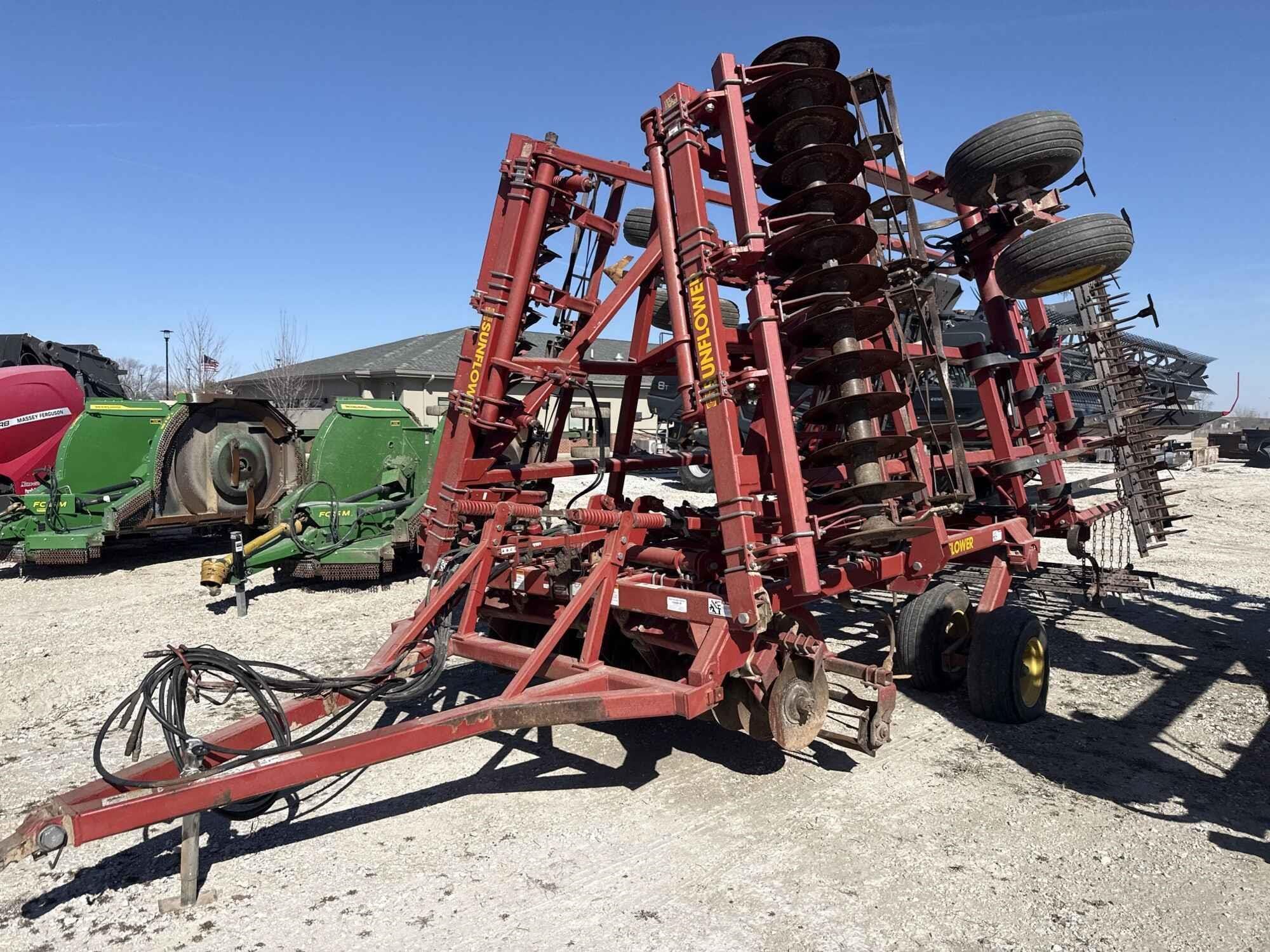 2012 Sunflower 6332-23 Equipment Image0