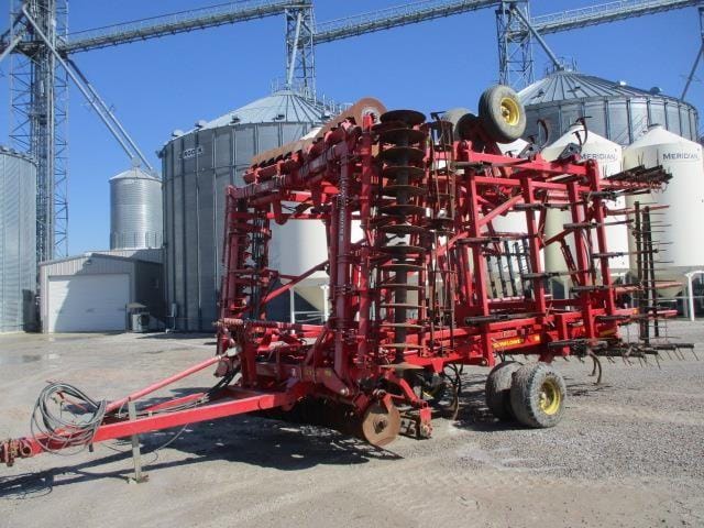 2012 Sunflower 6433 Equipment Image0