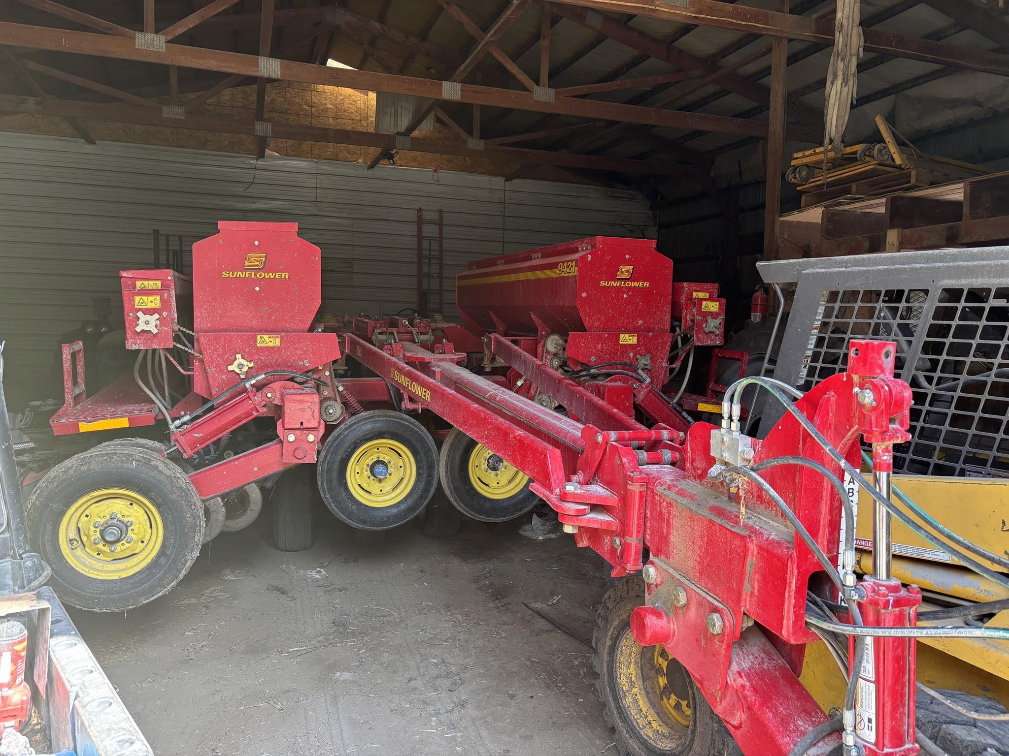 2012 Sunflower 9421 Equipment Image0