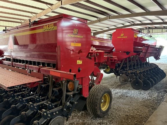 Image of Sunflower 9435 equipment image 1