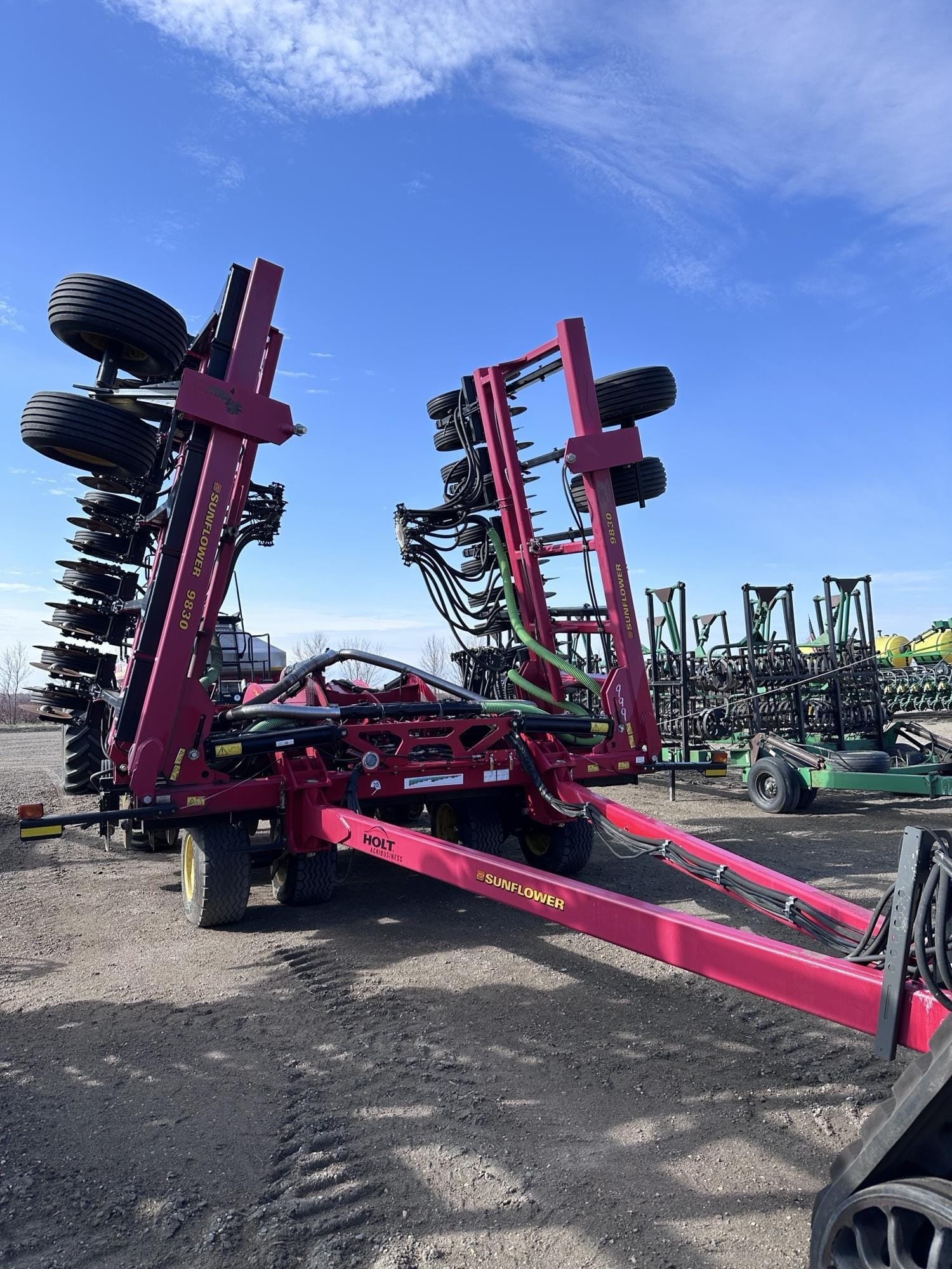 2012 Sunflower 9830 Equipment Image0