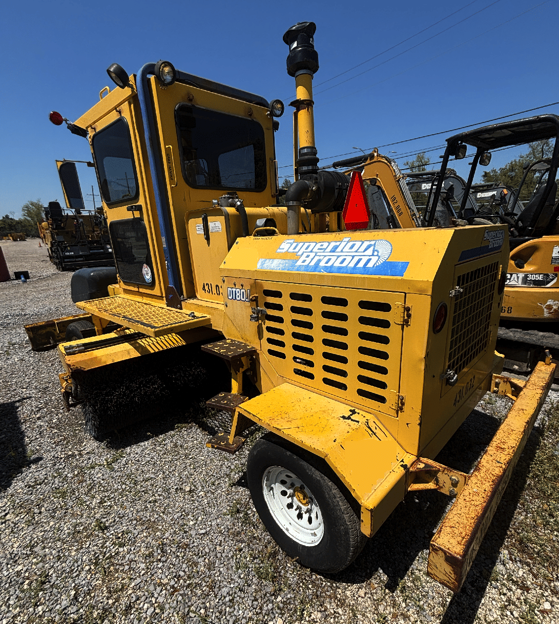 2012 Superior Broom DT80J Equipment Image0