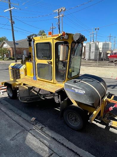 Image of Superior Broom DT80J equipment image 4