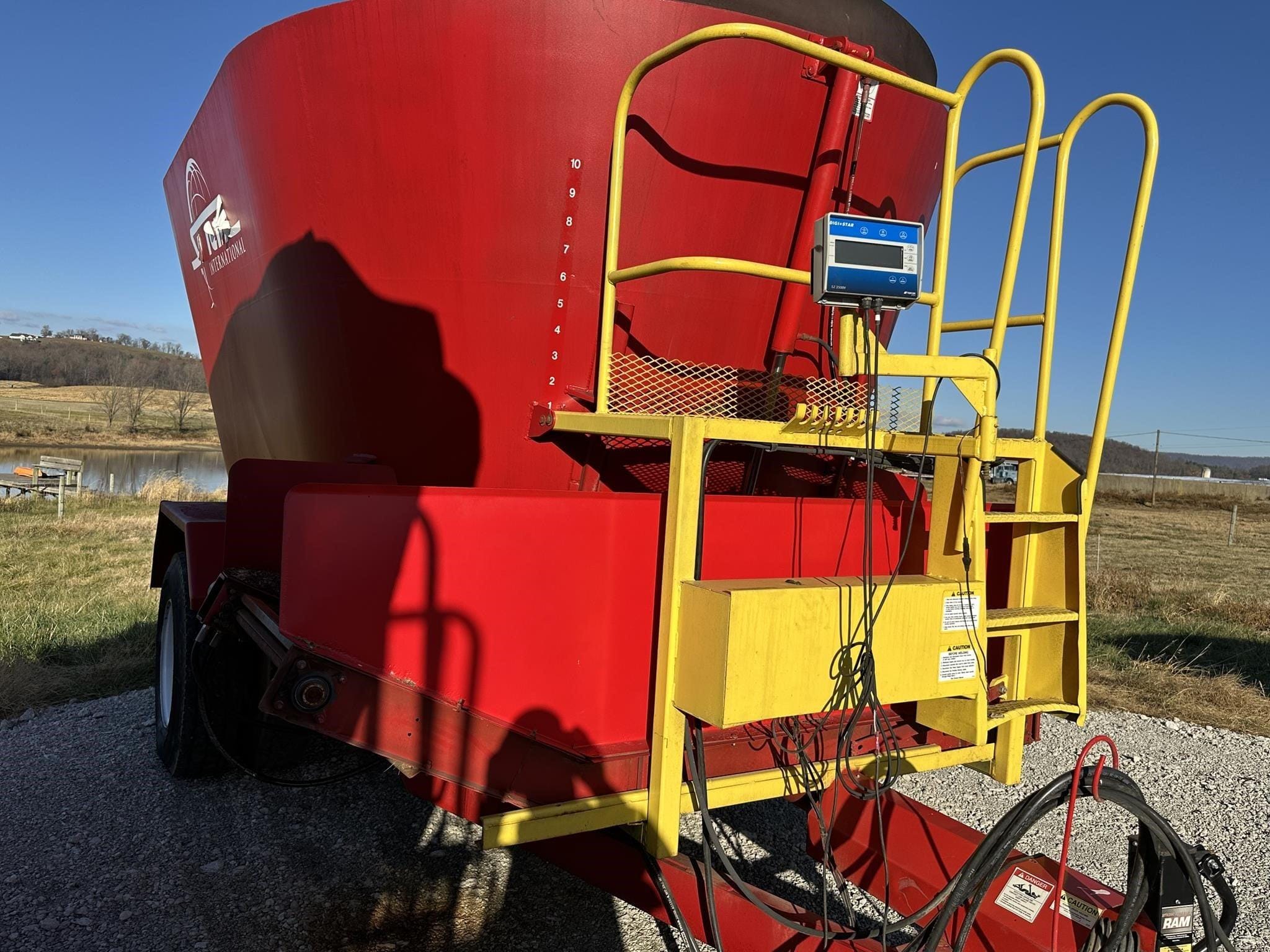 2012 Supreme 900T Equipment Image0