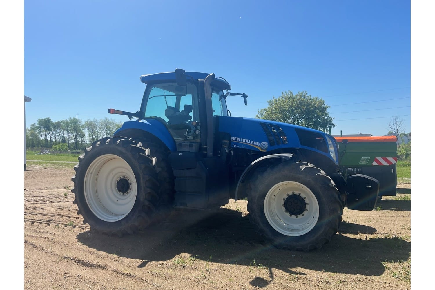 2012 New Holland T8.300 Equipment Image0
