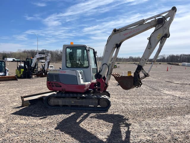 Image of Takeuchi TB250 equipment image 4