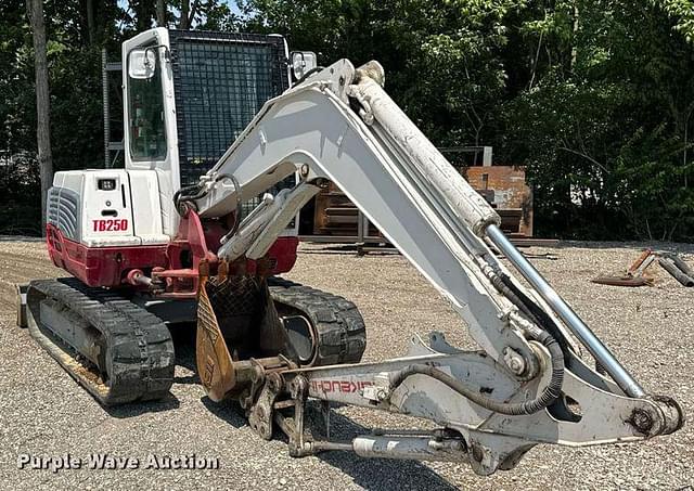 Image of Takeuchi TB250 equipment image 2