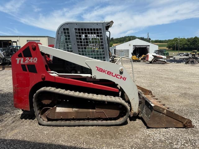Image of Takeuchi TL240 equipment image 4