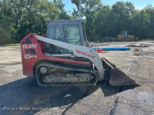 Image of Takeuchi TL250 equipment image 3