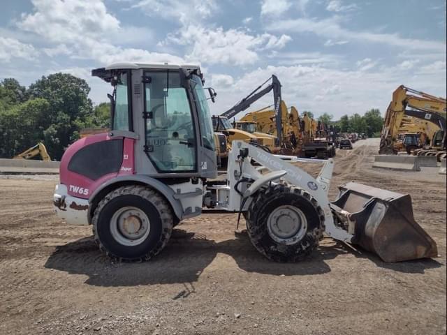 Image of Takeuchi TW65 equipment image 2