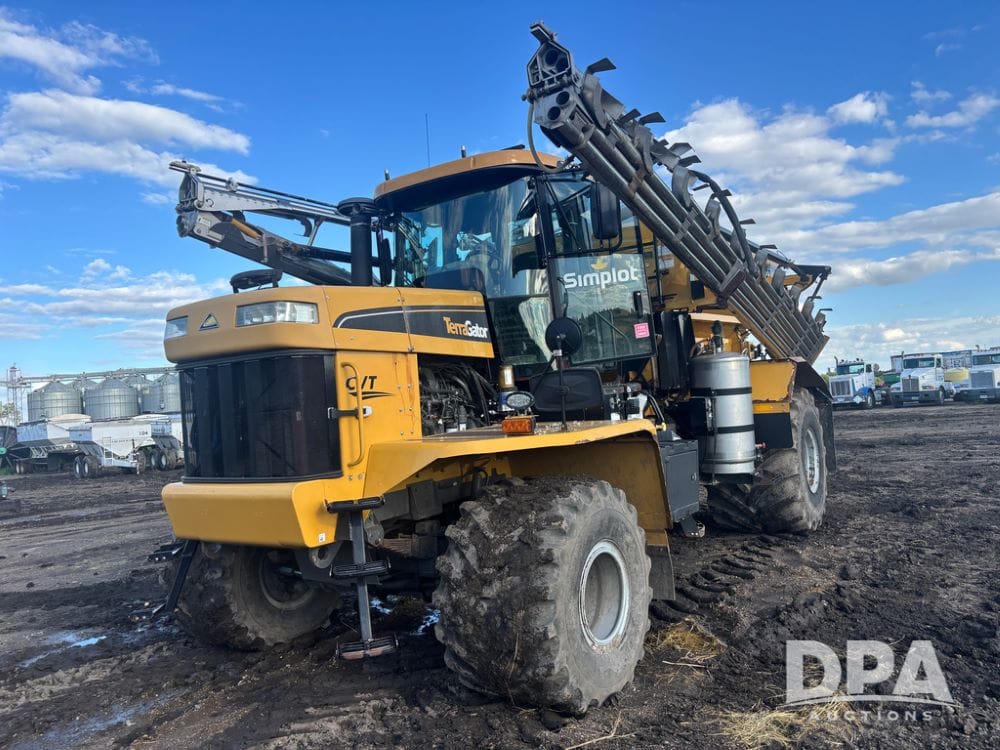 2012 Terra-Gator TG8400 Equipment Image0