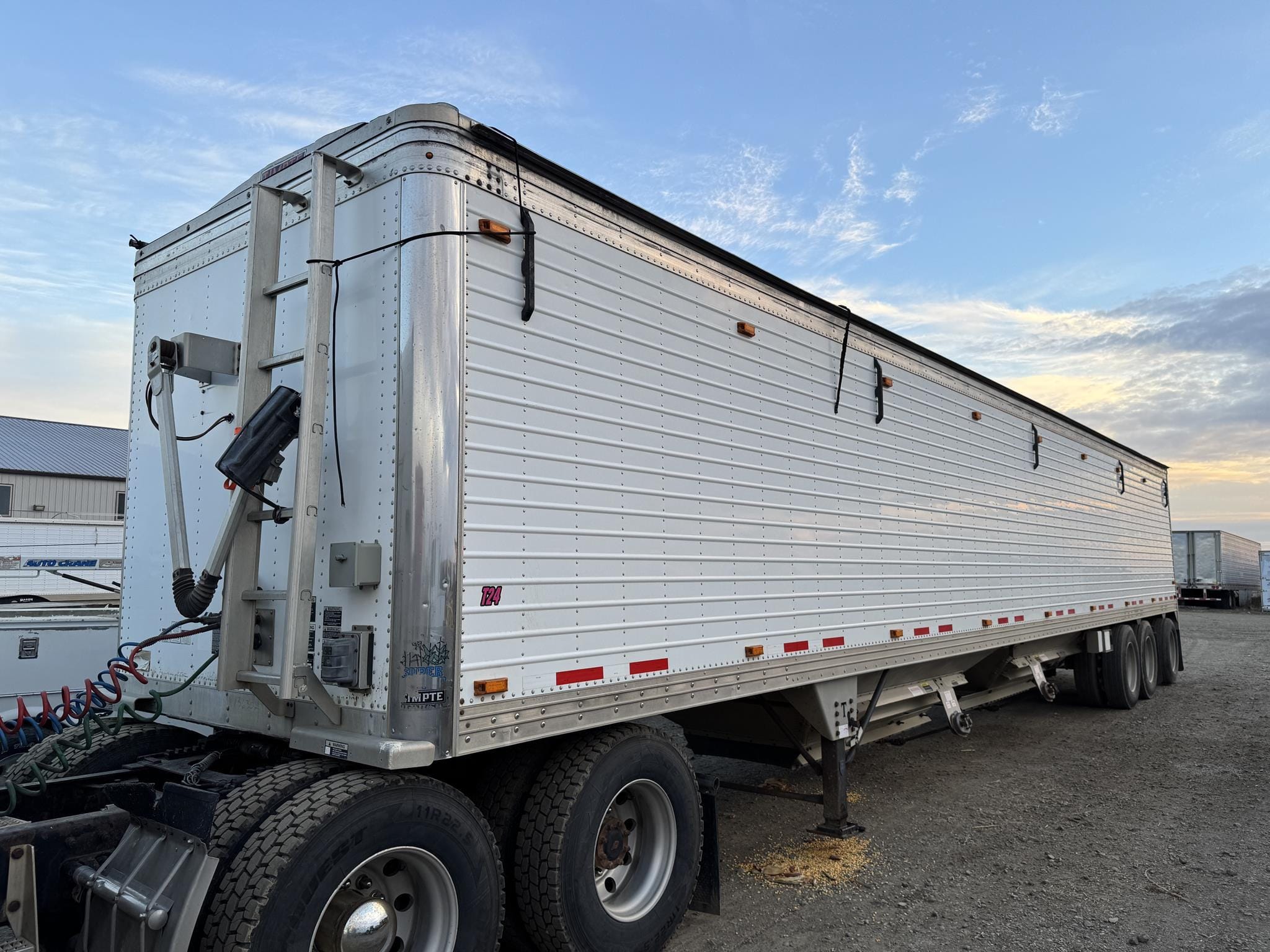 2012 Timpte Super Hopper Equipment Image0