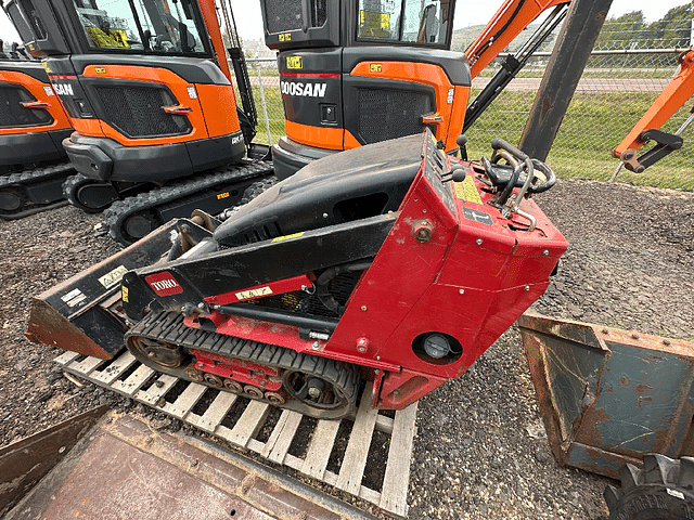 Image of Toro Dingo TX427 equipment image 1